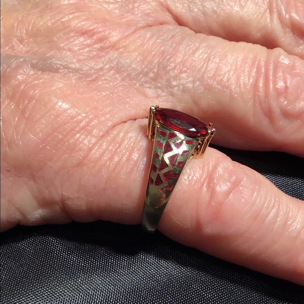 🔥SOLD Red Garnet Ring💥Beautiful Marquee Cut Stone set In Gold - Picture 2 of 2